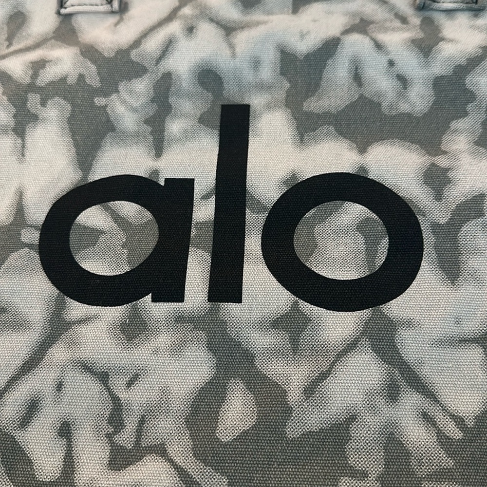 ALO = Air, Land & Ocean.   Carry-it-all Tie Dye Shopper